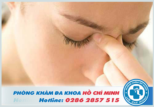 Người bệnh polyp mũi thường có triệu chứng đau đầu, chóng mặt