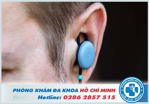 Đau nhức bên trong lỗ tai do thói quen đeo tai nghe thường xuyên